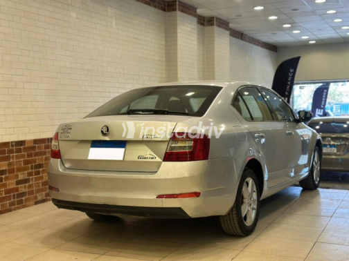 Skoda Octavia 2016 Silver Automatic Used for Sale in El Haram - 5