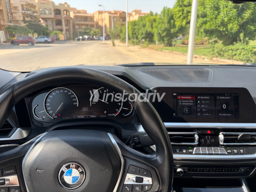 بي ام دبليو 320 2020 أسود أوتوماتيك مستعملة للبيع في القاهرة - 1