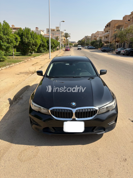 بي ام دبليو 320 2020 أسود أوتوماتيك مستعملة للبيع في القاهرة - 2