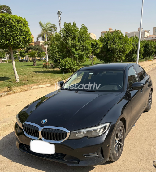 بي ام دبليو 320 2020 أسود أوتوماتيك مستعملة للبيع في القاهرة - 3