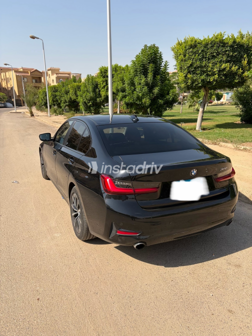 بي ام دبليو 320 2020 أسود أوتوماتيك مستعملة للبيع في القاهرة - 4