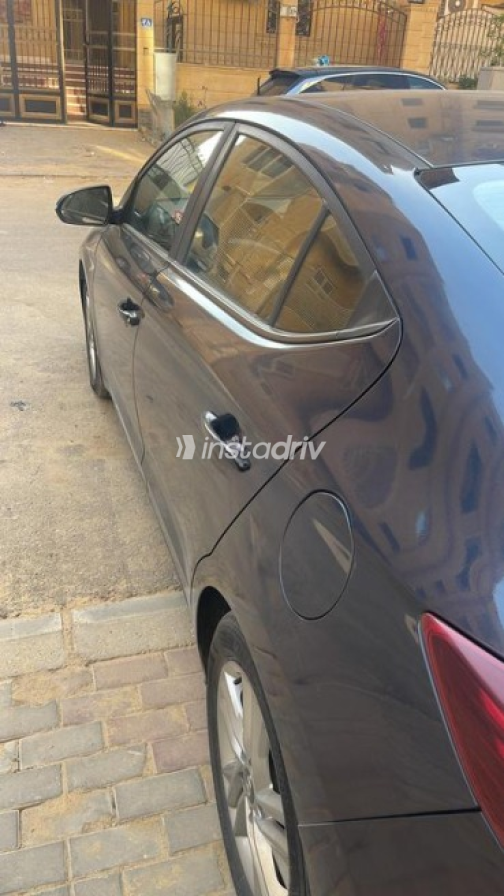 Hyundai Elantra AD 2020 White Automatic Used for Sale in Greater Cairo ( Cairo + Giza) - 7