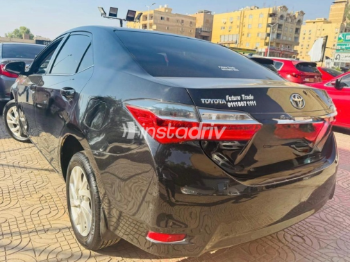 Toyota Corolla 2019 Black Automatic Used for Sale in Nasr city - 3