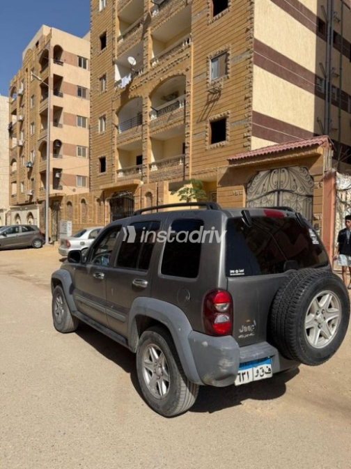 Jeep Liberty 2006 Dark Gray Automatic Used for Sale in Cairo - 3