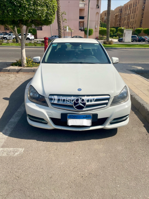 Mercedes C 180 2012 White Automatic Used for Sale in Cairo - 1
