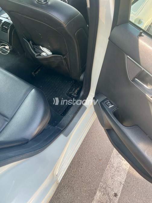 Mercedes C 180 2012 White Automatic Used for Sale in Cairo - 6