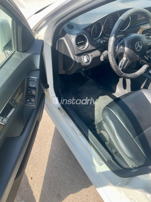 Mercedes C 180 2012 White Automatic Used for Sale in Cairo - 8