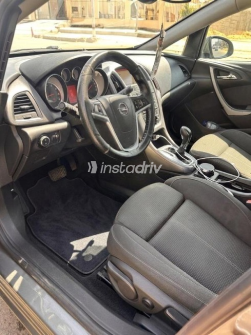 Opel Astra 2018 Gray Automatic Used for Sale in Al Shorouk - 2