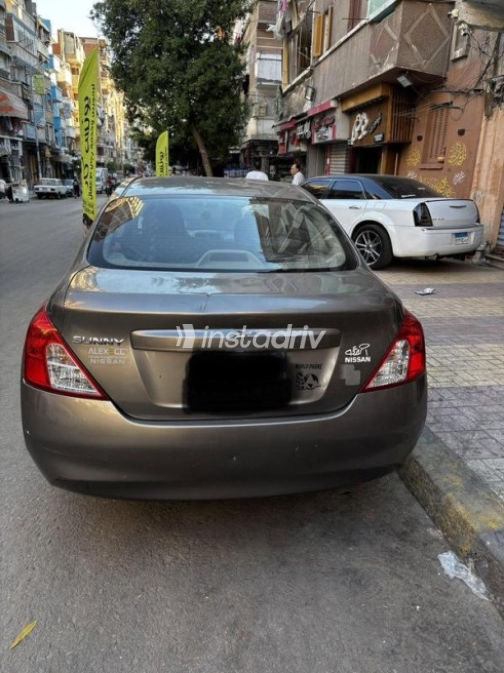 نيسان صنى 2015 برونزي أوتوماتيك مستعملة للبيع في الإسكندرية - 2