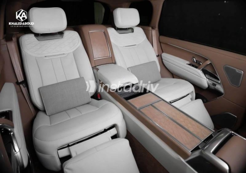 Land Rover Range Rover Vogue 2024 Black Automatic Used for Sale in El Katameya - 3