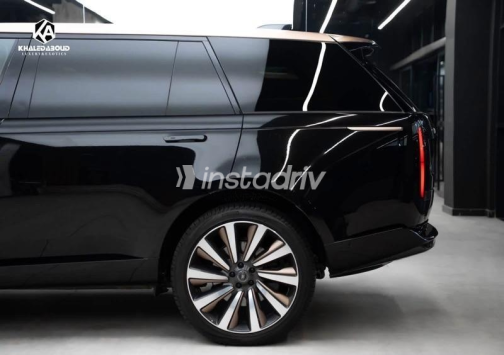 Land Rover Range Rover Vogue 2024 Black Automatic Used for Sale in El Katameya - 5