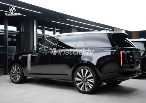 Land Rover Range Rover Vogue 2024 Black Automatic Used for Sale in El Katameya - 9