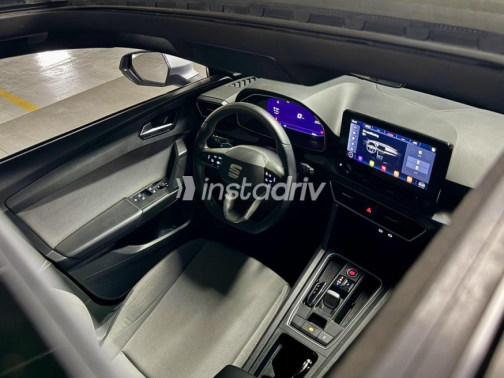 Seat Leon 2024 Gray Automatic Used for Sale in Sheikh Zayed City - 4