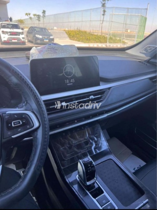 Chery Tiggo 7 pro 2022 Silver Automatic Used for Sale in Maadi - 4