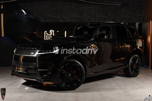 Land Rover Range Rover 2023 Black Automatic New for Sale in Cairo - 2
