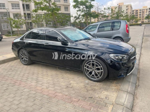 Mercedes E 200 2022 Black Automatic Used for Sale in Greater Cairo ( Cairo + Giza) - 4