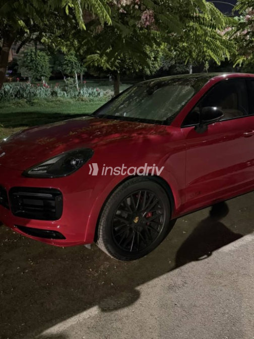 Porsche Cayenne 2022 Red Automatic Used for Sale in Cairo - 9