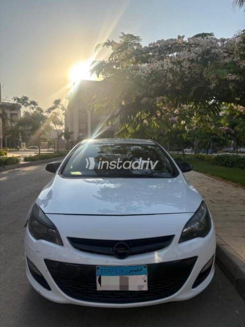 Opel Astra 2017 White Automatic Used for Sale in Alexandria - 1