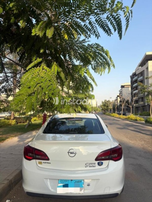 Opel Astra 2017 White Automatic Used for Sale in Alexandria - 2