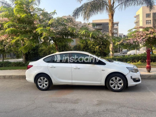 Opel Astra 2017 White Automatic Used for Sale in Alexandria - 4