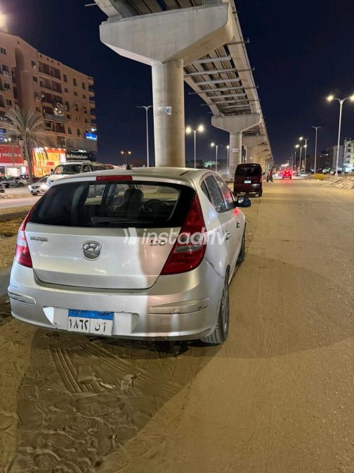 هيونداي I30 2011 رمادي أوتوماتيك مستعملة للبيع في الجيزة - 1