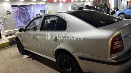 سكودا اوكتافيا A4 2004 فضي أوتوماتيك مستعملة للبيع في مدينة الشيخ زايد - 3