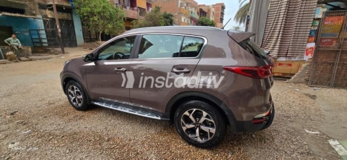 Kia Sportage 2020 Gray Automatic Used for Sale in Sheikh Zayed City - 3