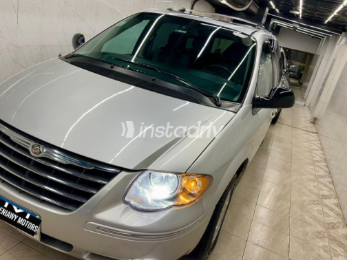 Chrysler Town & Country 2006 Silver Automatic Used for Sale in Heliopolis - 2