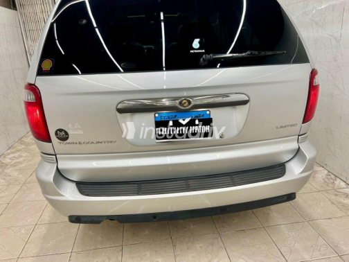 Chrysler Town & Country 2006 Silver Automatic Used for Sale in Heliopolis - 4