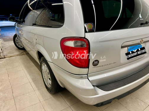 Chrysler Town & Country 2006 Silver Automatic Used for Sale in Heliopolis - 5