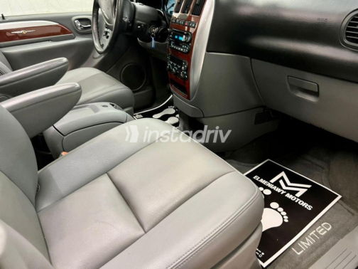 Chrysler Town & Country 2006 Silver Automatic Used for Sale in Heliopolis - 8