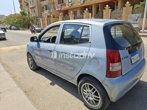 كيا بيكانتو 2004 أزرق غامق يدوي مستعملة للبيع في العبور - 2