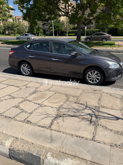 Nissan Sentra 2017 Gray Automatic Used for Sale in Sohag - 2
