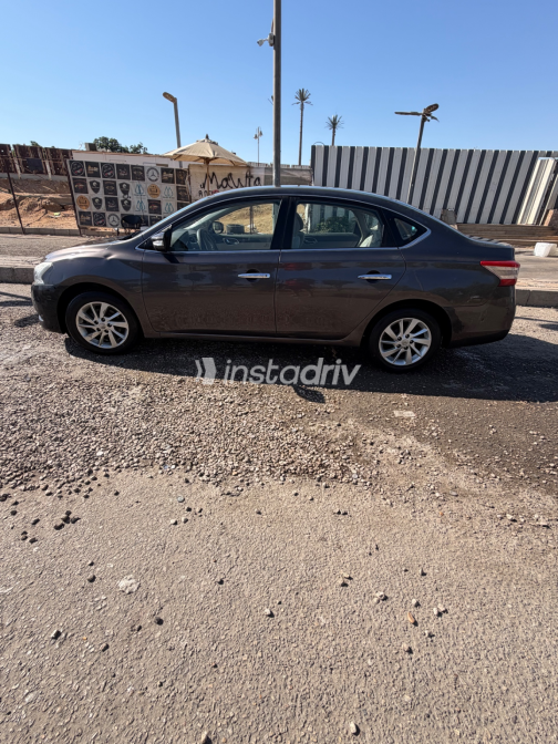 Nissan Sentra 2017 Gray Automatic Used for Sale in Sohag - 4