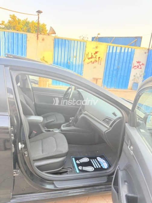 هيونداي إلنترا 2019 أسود أوتوماتيك مستعملة للبيع في الجيزة - 6
