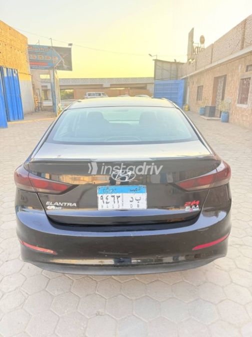 هيونداي إلنترا 2019 أسود أوتوماتيك مستعملة للبيع في الجيزة - 10