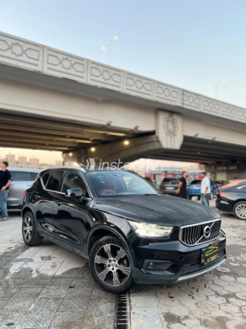 فولفو XC 40 2021 أسود أوتوماتيك مستعملة للبيع في مدينة نصر - 2