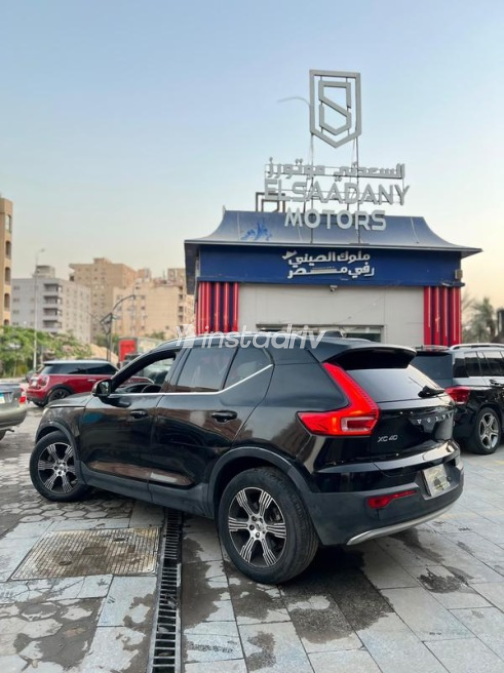 فولفو XC 40 2021 أسود أوتوماتيك مستعملة للبيع في مدينة نصر - 3