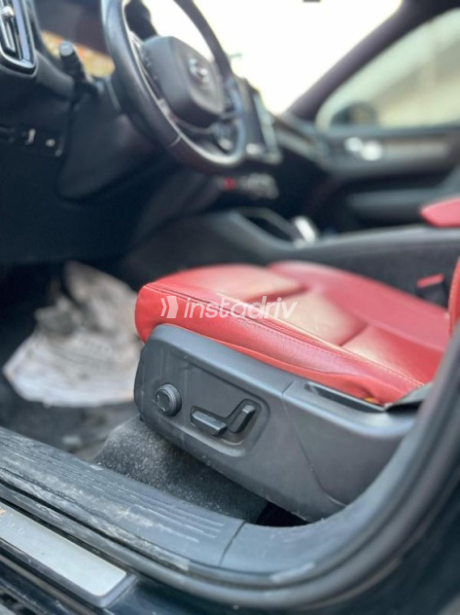 فولفو XC 40 2021 أسود أوتوماتيك مستعملة للبيع في مدينة نصر - 9