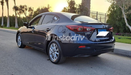 مازدا 3 2020 أزرق غامق أوتوماتيك مستعملة للبيع في حلوان - 4