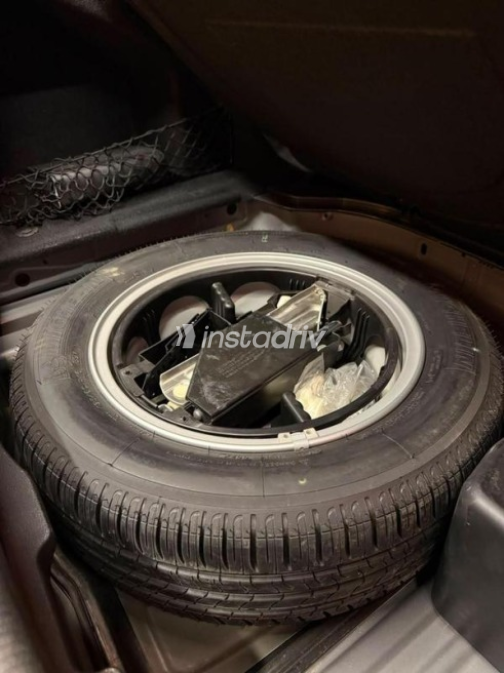 Mercedes C 180 2013 Dark Blue Automatic Used for Sale in Cairo - 8