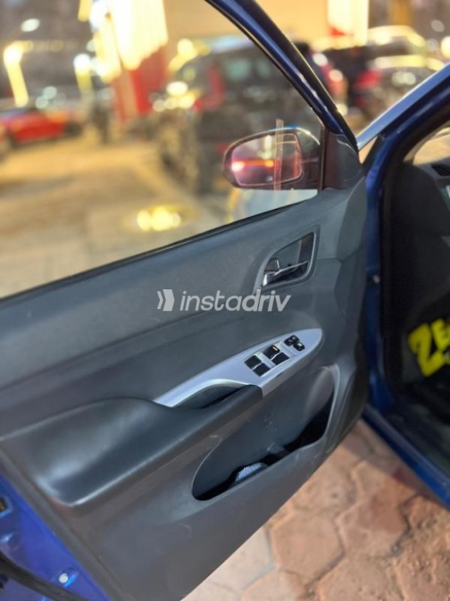 بى واى دى‬ F3 2023 أزرق غامق أوتوماتيك مستعملة للبيع في مدينة نصر - 4