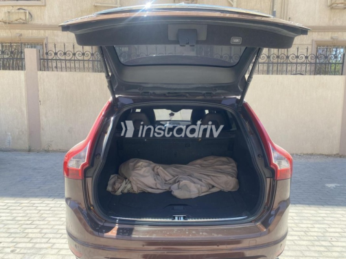 فولفو XC60 2016 أحمر غامق أوتوماتيك مستعملة للبيع في 6 أكتوبر - 2