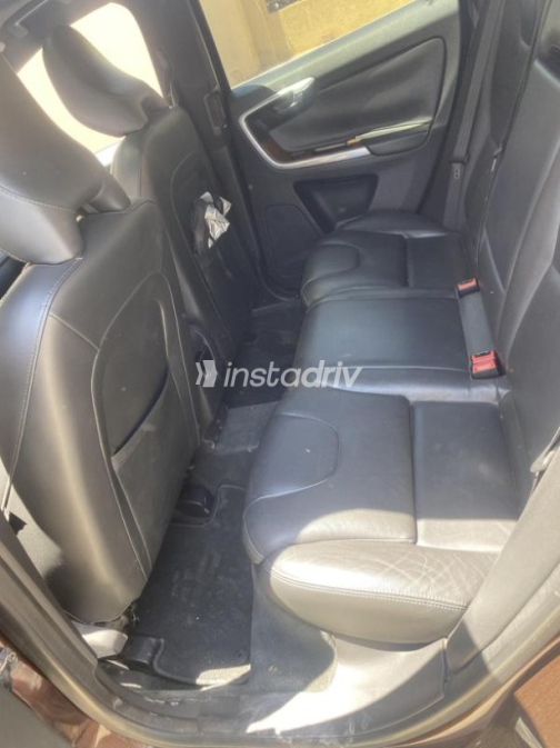 فولفو XC60 2016 أحمر غامق أوتوماتيك مستعملة للبيع في 6 أكتوبر - 3