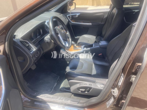 فولفو XC60 2016 أحمر غامق أوتوماتيك مستعملة للبيع في 6 أكتوبر - 5