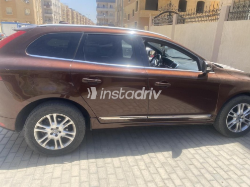 فولفو XC60 2016 أحمر غامق أوتوماتيك مستعملة للبيع في 6 أكتوبر - 8