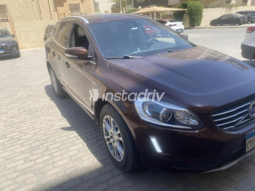 فولفو XC60 2016 أحمر غامق أوتوماتيك مستعملة للبيع في 6 أكتوبر - 9
