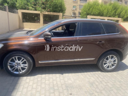 فولفو XC60 2016 أحمر غامق أوتوماتيك مستعملة للبيع في 6 أكتوبر - 10