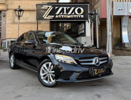 Mercedes C 180 2019 Black Automatic Used for Sale in Cairo - 3