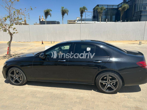 مرسيدس E 300 2019 أسود أوتوماتيك مستعملة للبيع في القاهرة - 3